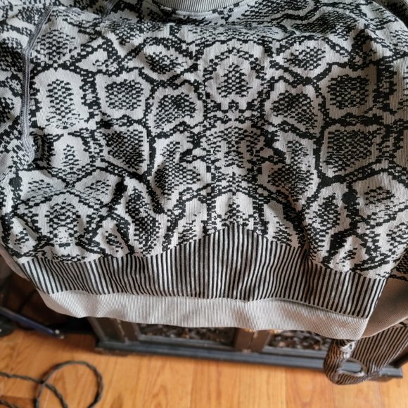 Workout top - Picture 3 of 4